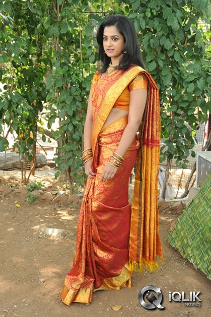 Nanditha-at-Krishnamma-Kalipindi-Iddarini-Movie-Opening